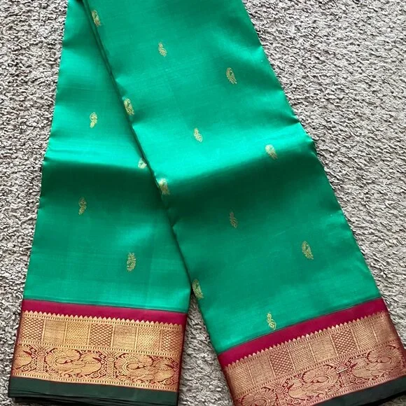 Kanchipuram Pure Silk Saree Green with Red Zari Border & Rich Pallu | Bl. Fabric - Picture 2 of 14